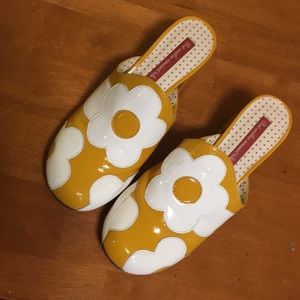 B.A.I.T. sixties mod flower heels from ModCloth